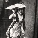 Испанская девушка с веером и цветами